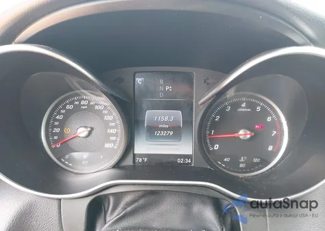 2017 Mercedes-Benz C 300 Luxury/Sport z USA, uszkodzony, nr VIN 55SWF4JB6HU199101